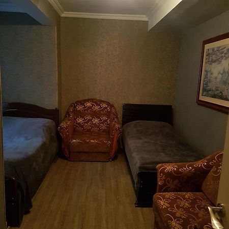 Emi House Hotell Borjomi Exteriör bild