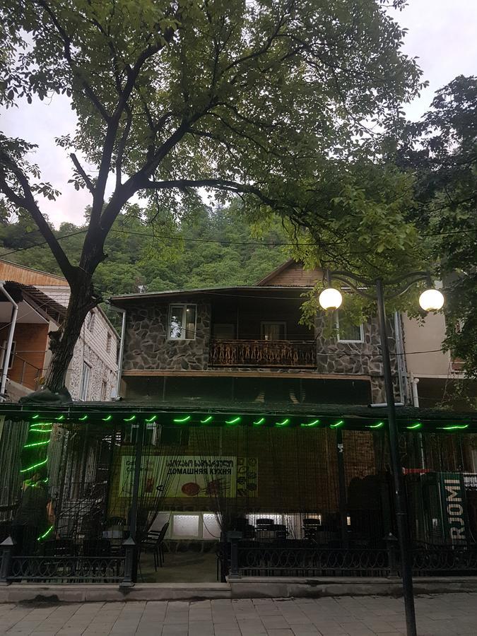 Emi House Hotell Borjomi Exteriör bild